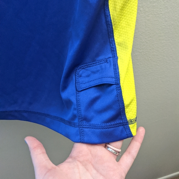 ๐ Bundle- athletic tops in great condition! ๐๐ฒ๐๏ธโโ๏ธ - Picture 7 of 12